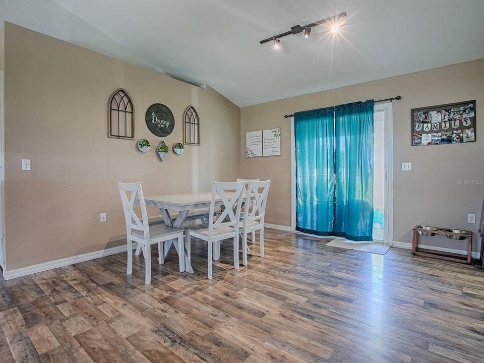 For Sale: $274,500 (3 beds, 2 baths, 1442 Square Feet)