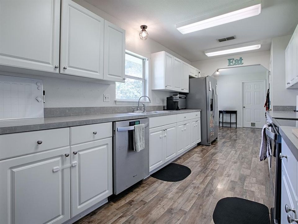 For Sale: $274,500 (3 beds, 2 baths, 1442 Square Feet)