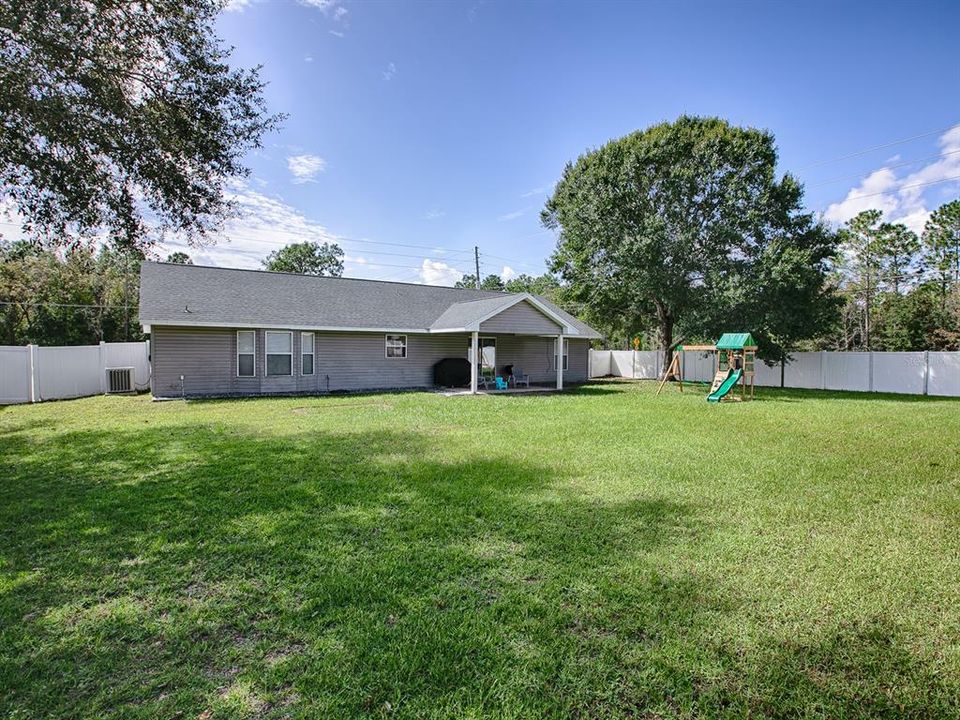 For Sale: $274,500 (3 beds, 2 baths, 1442 Square Feet)