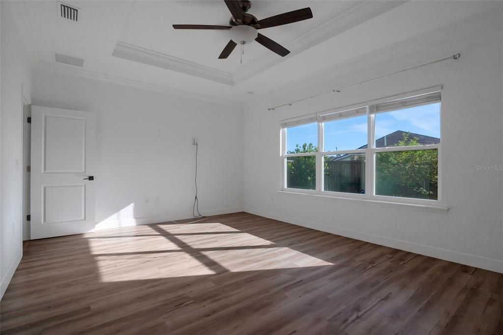 For Sale: $450,000 (3 beds, 2 baths, 1939 Square Feet)