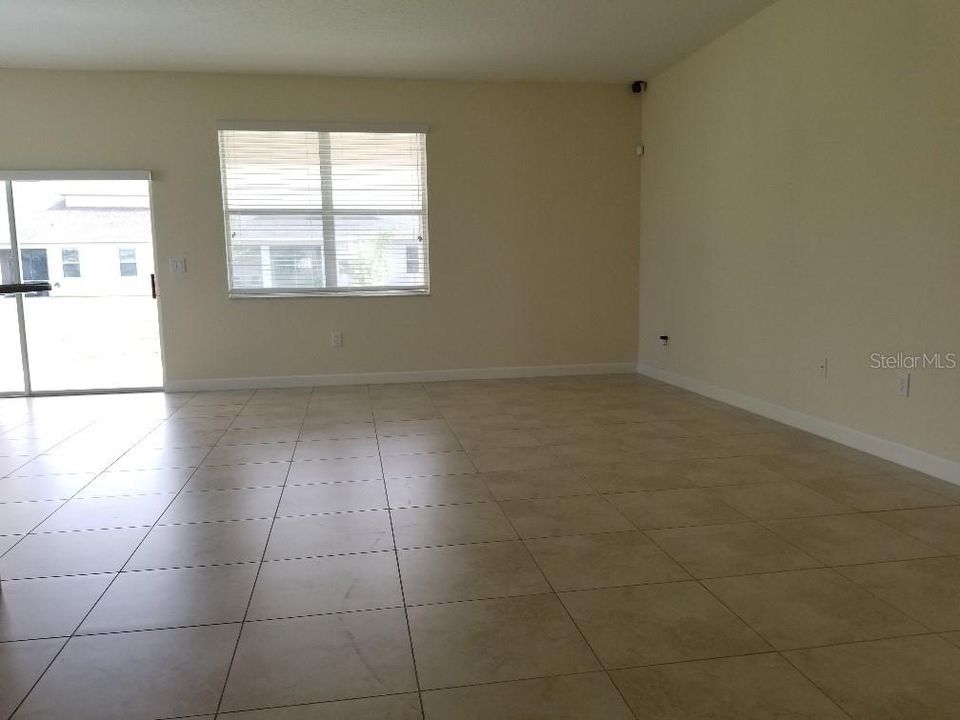 For Rent: $3,200 (4 beds, 2 baths, 2304 Square Feet)