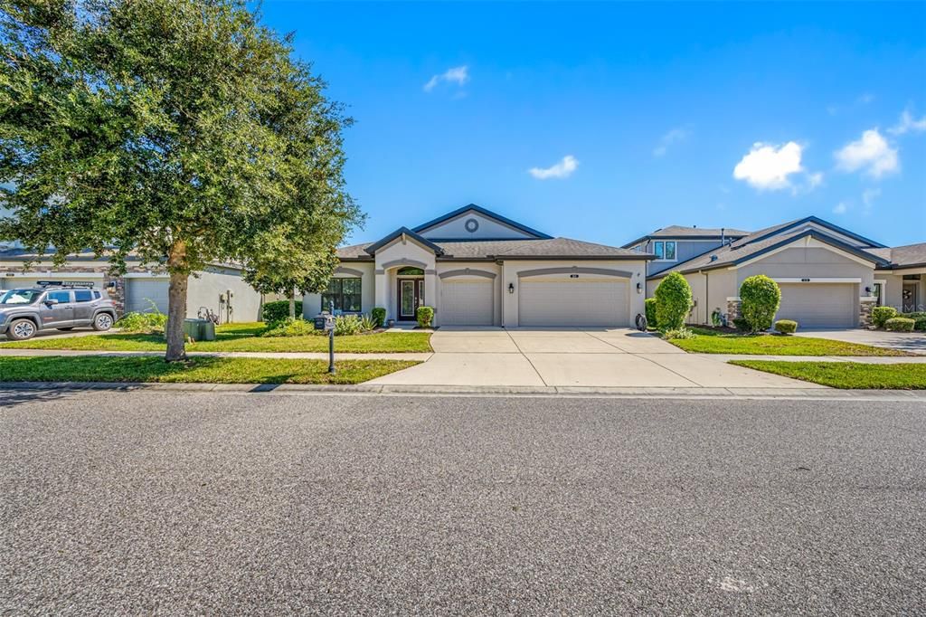 Active With Contract: $600,000 (4 beds, 3 baths, 2313 Square Feet)