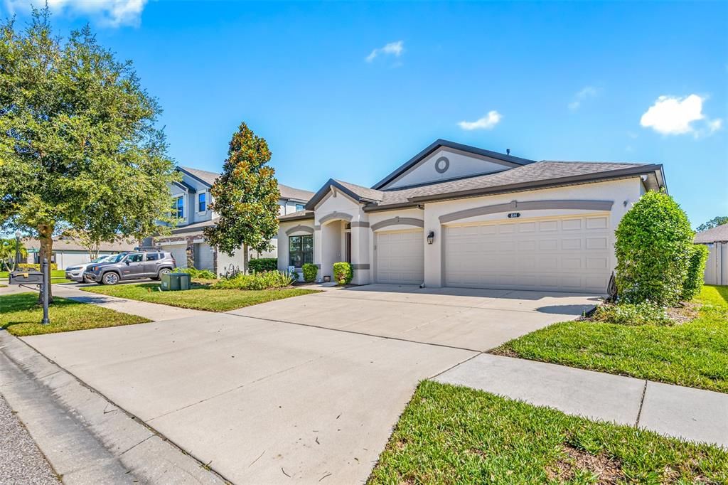 Active With Contract: $600,000 (4 beds, 3 baths, 2313 Square Feet)