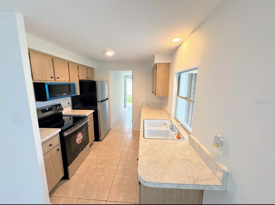 For Rent: $1,600 (2 beds, 2 baths, 888 Square Feet)