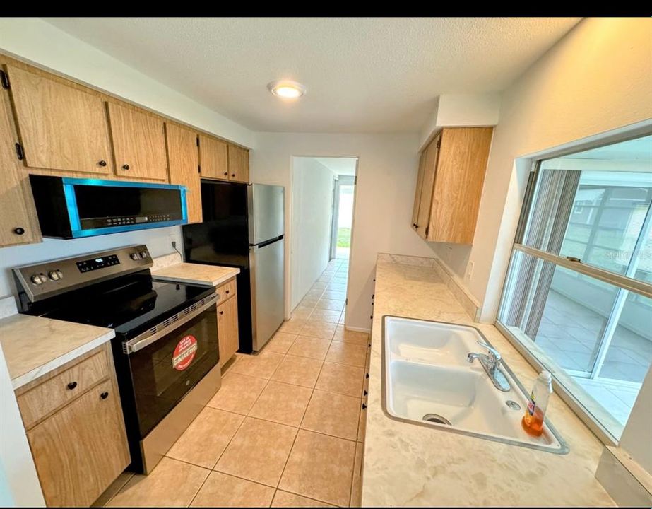 For Rent: $1,600 (2 beds, 2 baths, 888 Square Feet)