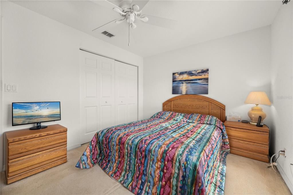 Guest bedroom, large closet