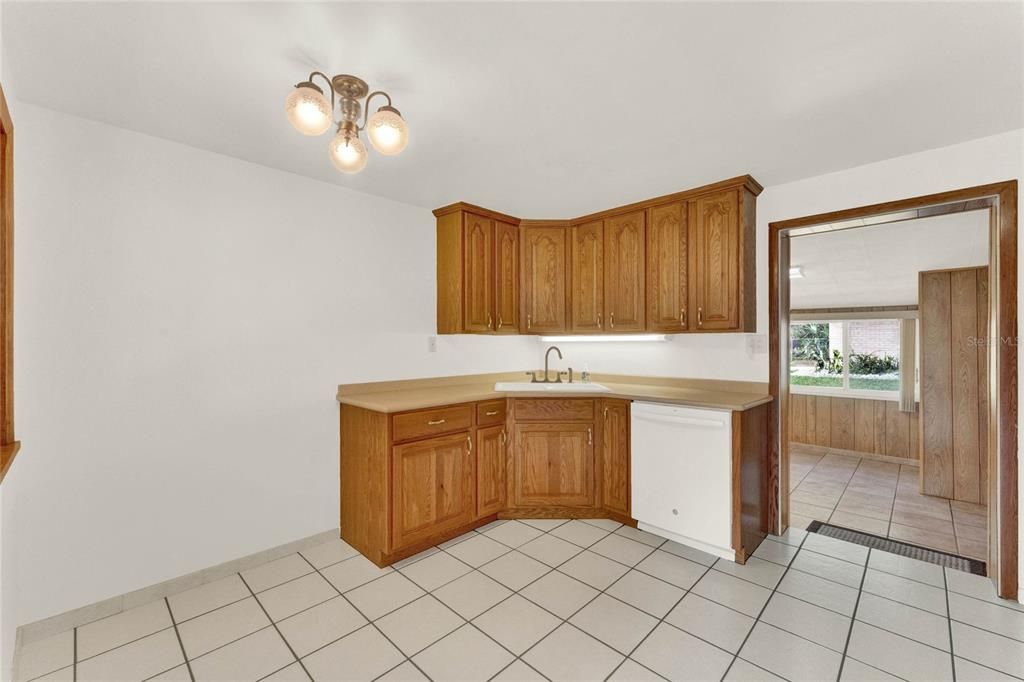 Kitchen equipped with Dishwasher