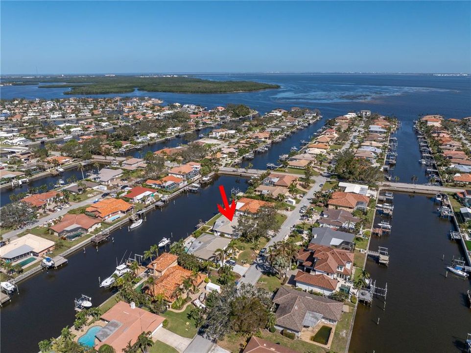 合同活跃: $1,090,000 (3 贝兹, 2 浴室, 2290 平方英尺)