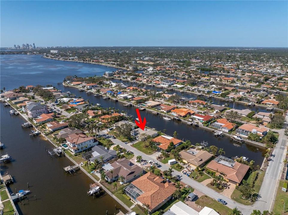 合同活跃: $1,090,000 (3 贝兹, 2 浴室, 2290 平方英尺)