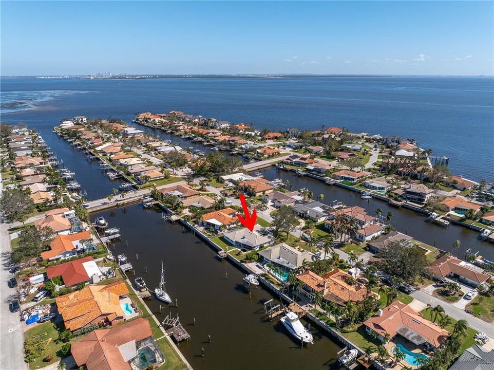 合同活跃: $1,090,000 (3 贝兹, 2 浴室, 2290 平方英尺)