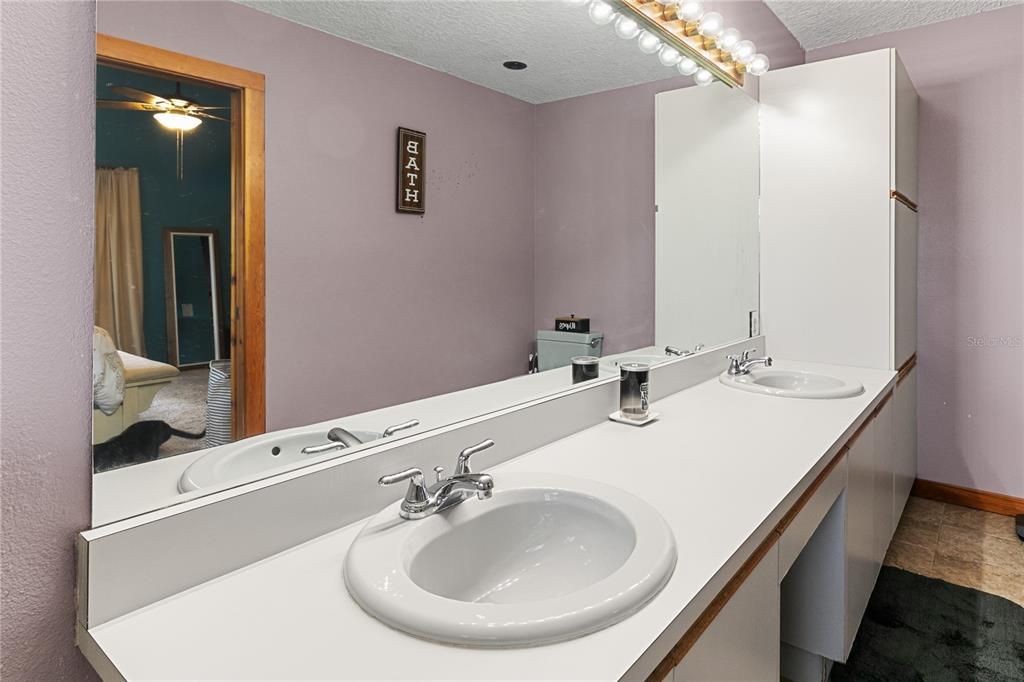 For Sale: $369,900 (3 beds, 2 baths, 1907 Square Feet)