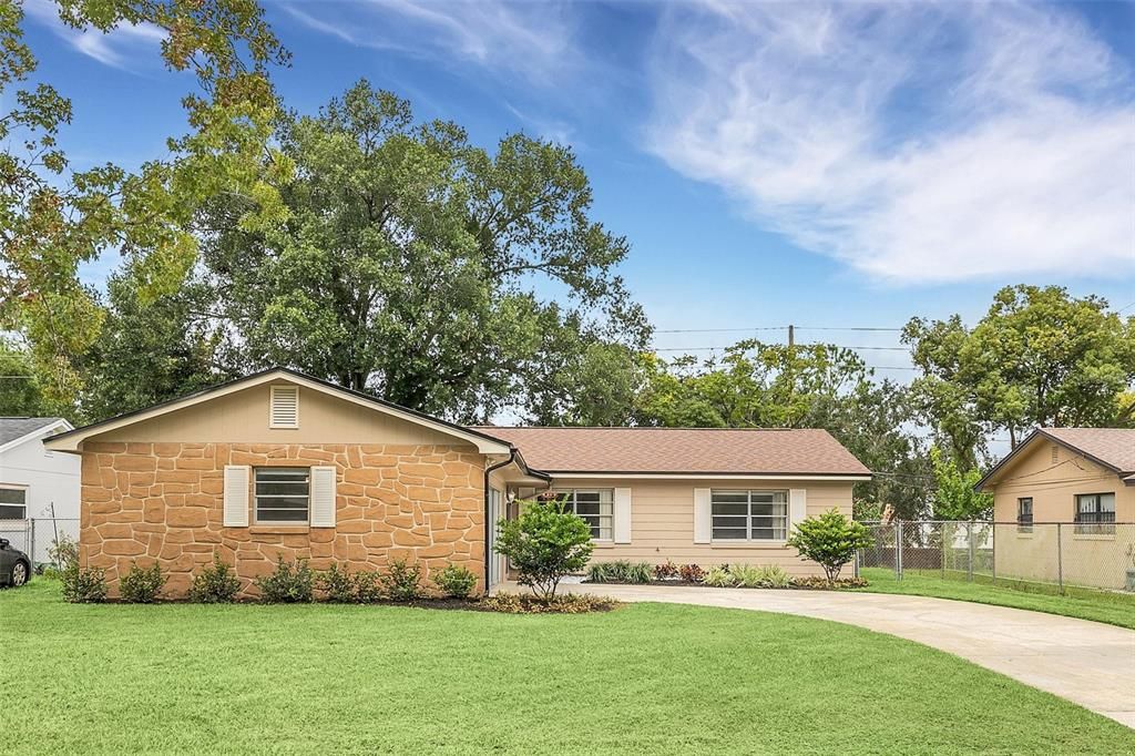 For Sale: $400,000 (4 beds, 2 baths, 1851 Square Feet)