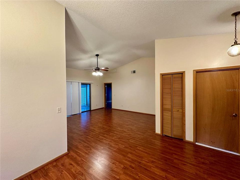 For Rent: $2,200 (2 beds, 2 baths, 1216 Square Feet)