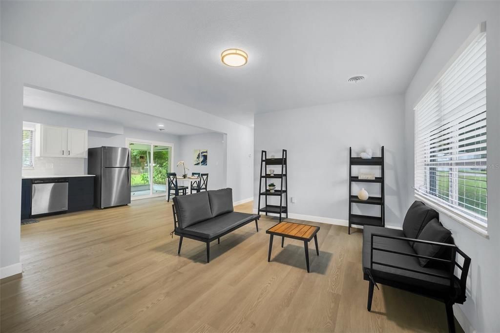 For Sale: $299,880 (2 beds, 1 baths, 936 Square Feet)