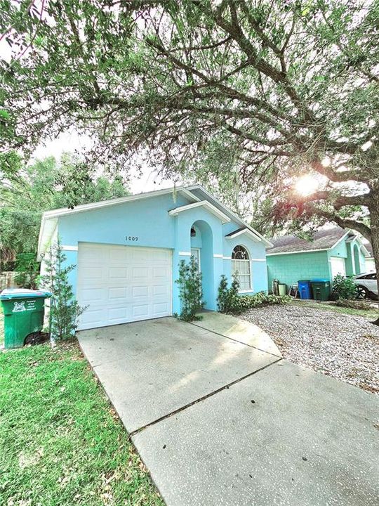 For Sale: $310,000 (3 beds, 2 baths, 1076 Square Feet)