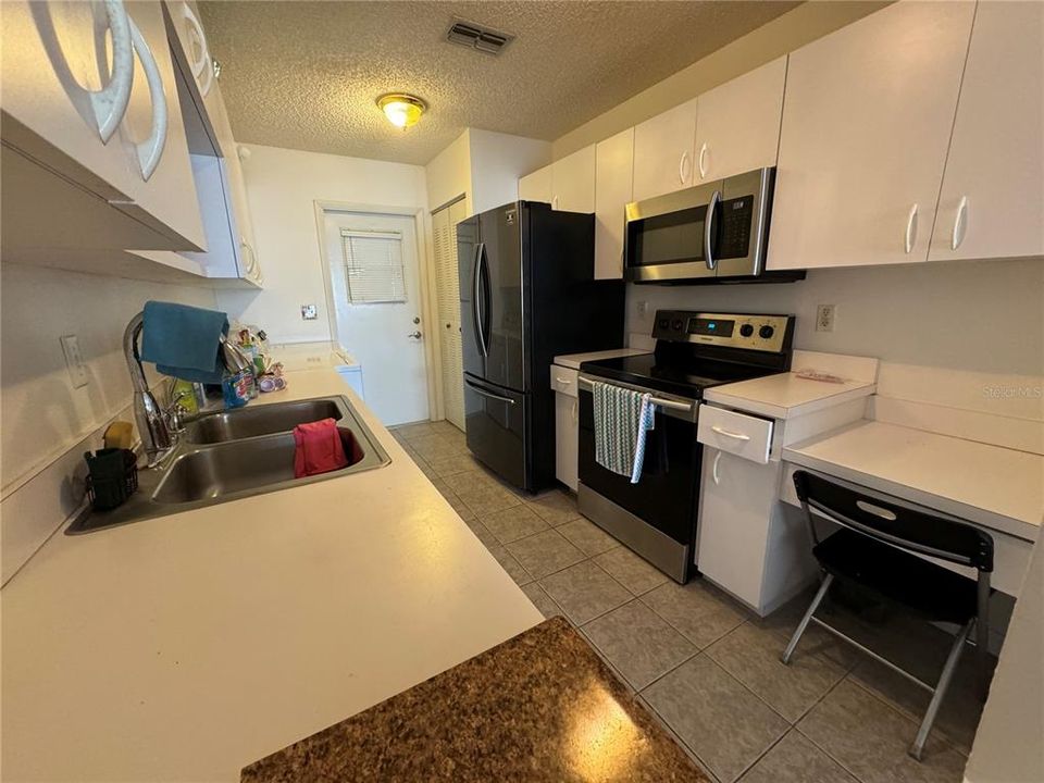 For Sale: $185,000 (3 beds, 2 baths, 1073 Square Feet)