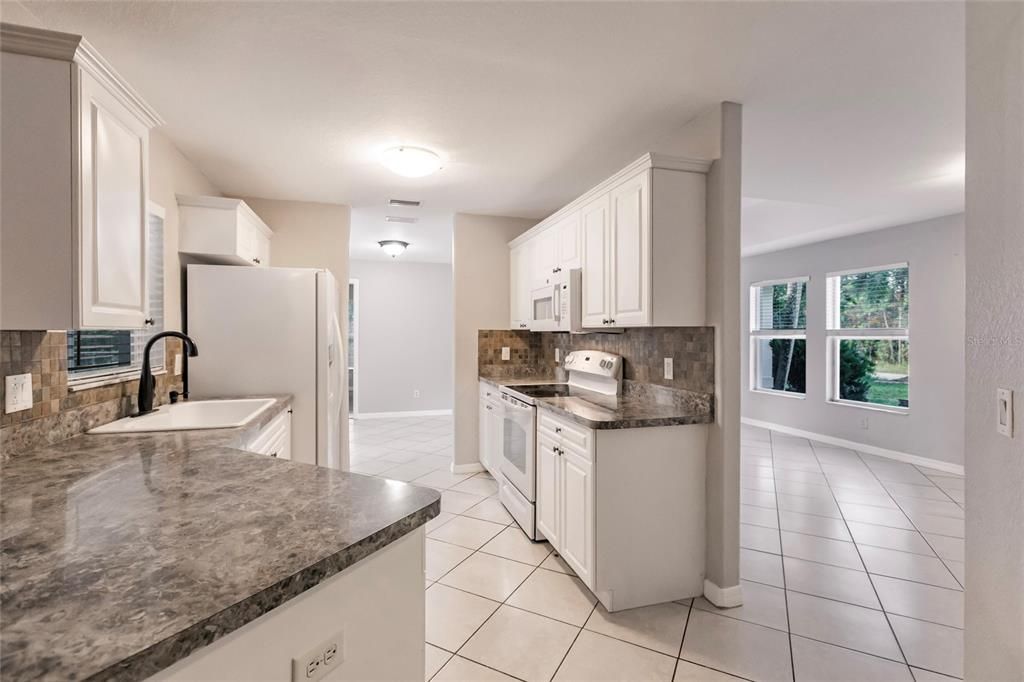 For Sale: $325,500 (3 beds, 2 baths, 1766 Square Feet)