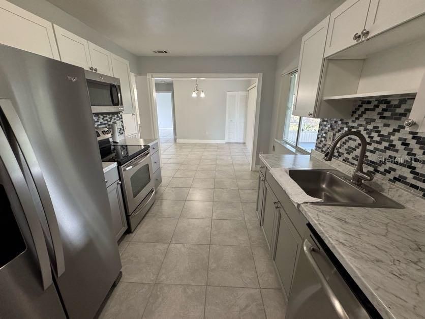 For Sale: $241,250 (2 beds, 1 baths, 912 Square Feet)