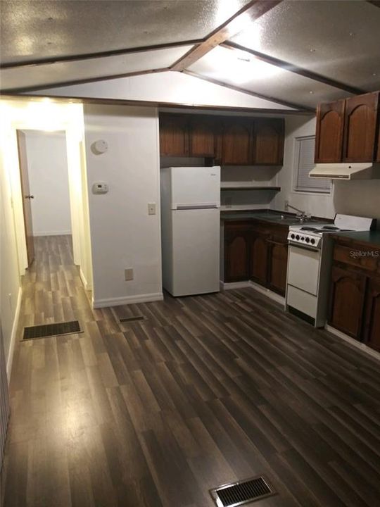 For Sale: $1,300,000 (17 beds, 0 baths, 6588 Square Feet)