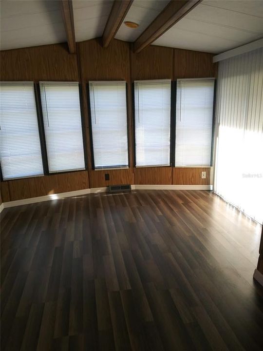 For Sale: $1,300,000 (17 beds, 0 baths, 6588 Square Feet)