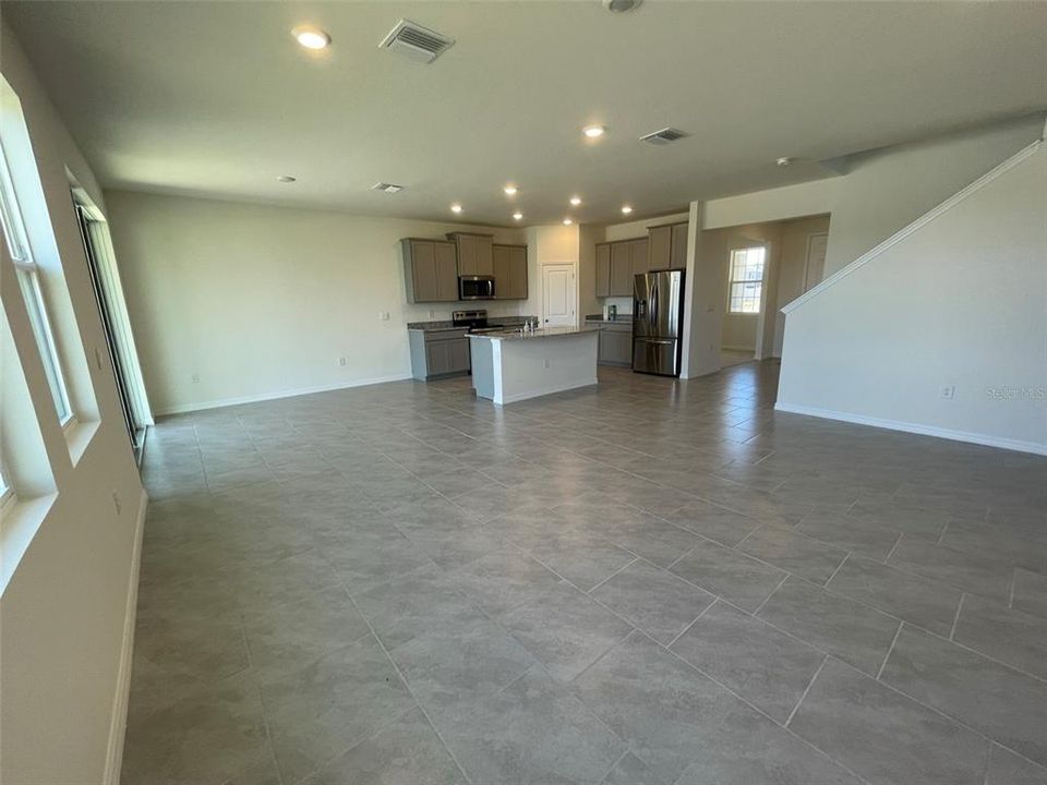 For Rent: $2,700 (4 beds, 3 baths, 2756 Square Feet)