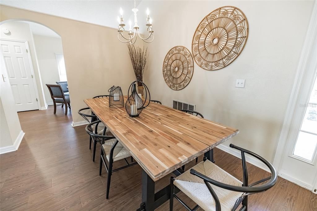 For Sale: $399,900 (3 beds, 2 baths, 1571 Square Feet)