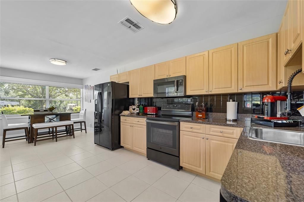 For Sale: $450,000 (3 beds, 1 baths, 1176 Square Feet)