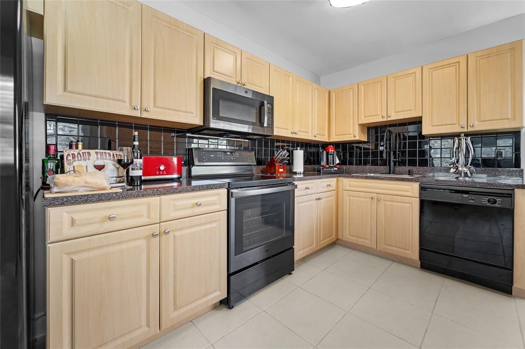 For Sale: $450,000 (3 beds, 1 baths, 1176 Square Feet)