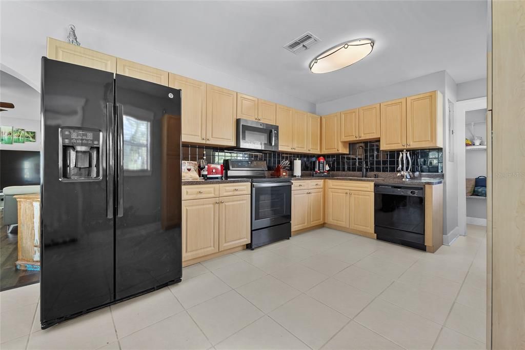 For Sale: $450,000 (3 beds, 1 baths, 1176 Square Feet)