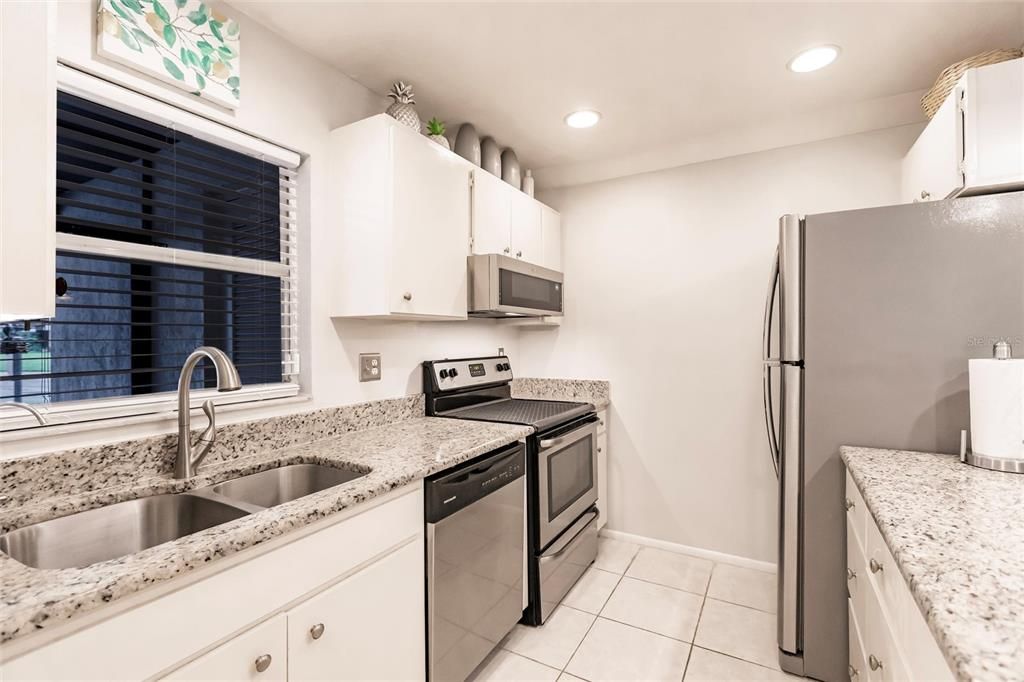 For Sale: $254,900 (2 beds, 2 baths, 1343 Square Feet)