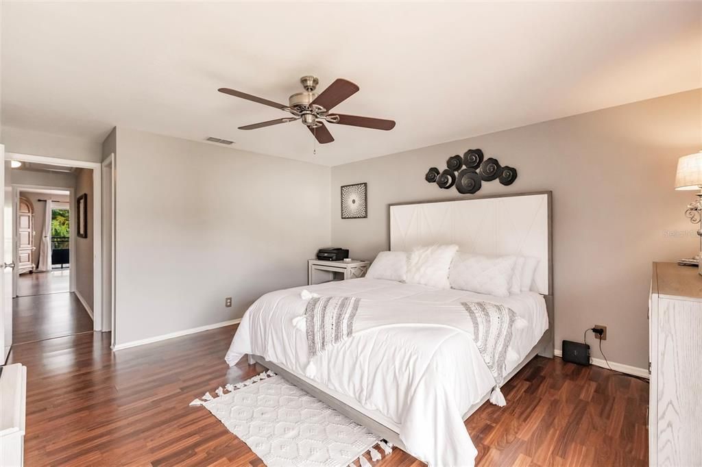 For Sale: $254,900 (2 beds, 2 baths, 1343 Square Feet)