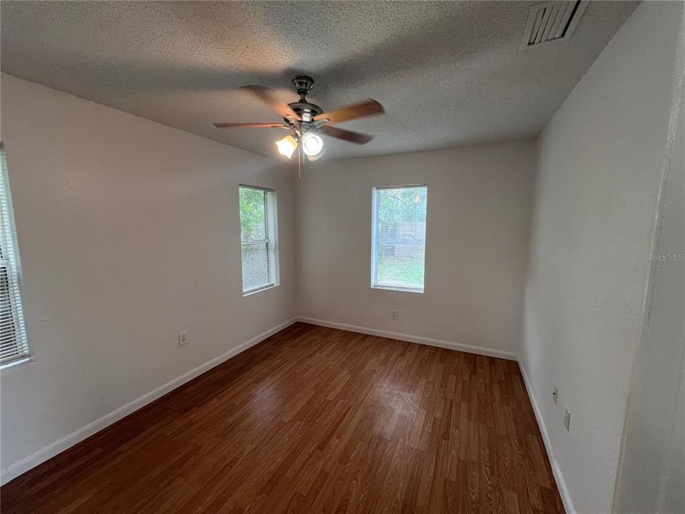 For Sale: $199,900 (2 beds, 1 baths, 831 Square Feet)