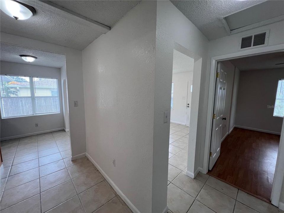 For Sale: $199,900 (2 beds, 1 baths, 831 Square Feet)