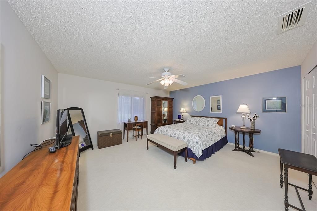 For Sale: $255,000 (2 beds, 2 baths, 1661 Square Feet)