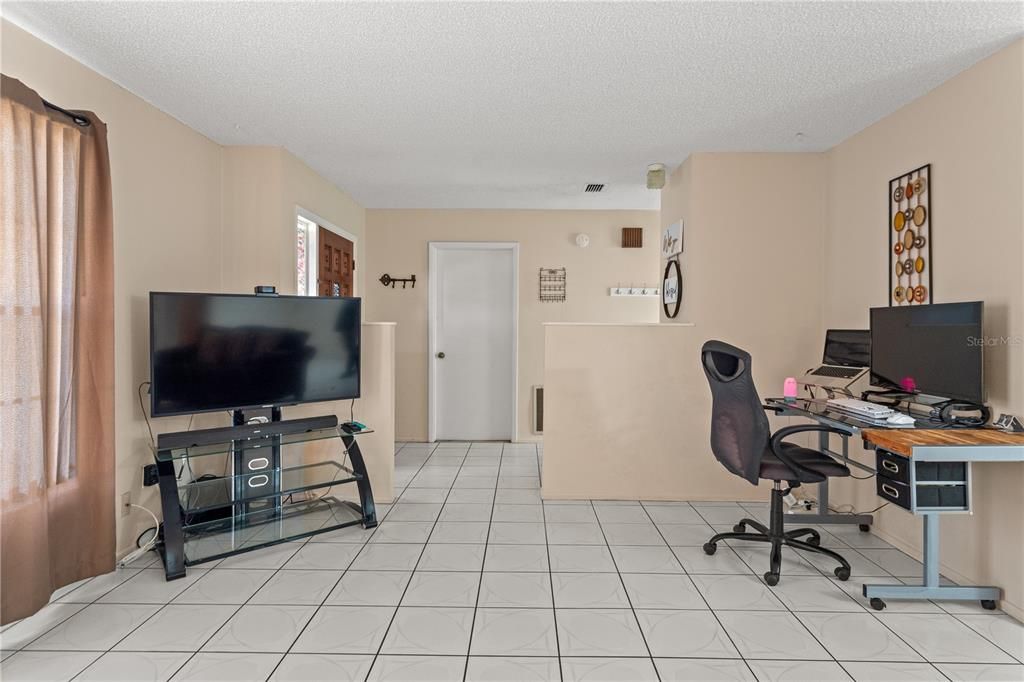 For Sale: $315,000 (3 beds, 2 baths, 1692 Square Feet)