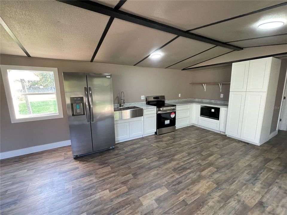 For Sale: $168,000 (2 beds, 2 baths, 924 Square Feet)