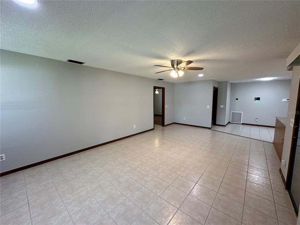 For Rent: $2,150 (3 beds, 2 baths, 1923 Square Feet)