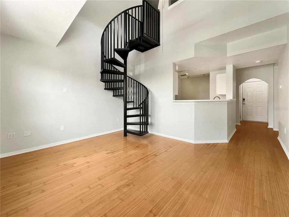 For Rent: $2,525 (1 beds, 1 baths, 934 Square Feet)