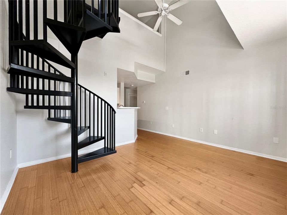 For Rent: $2,525 (1 beds, 1 baths, 934 Square Feet)