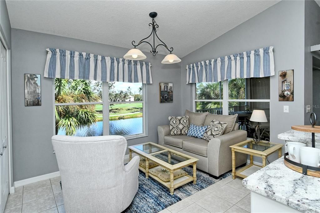 Breakfast Nook/Sitting Area