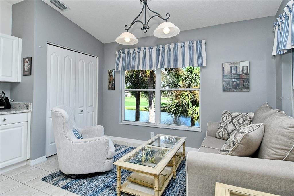 Breakfast Nook/Sitting Area