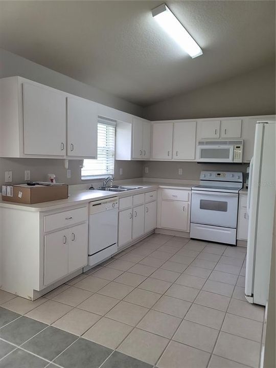 For Rent: $1,725 (3 beds, 2 baths, 1461 Square Feet)