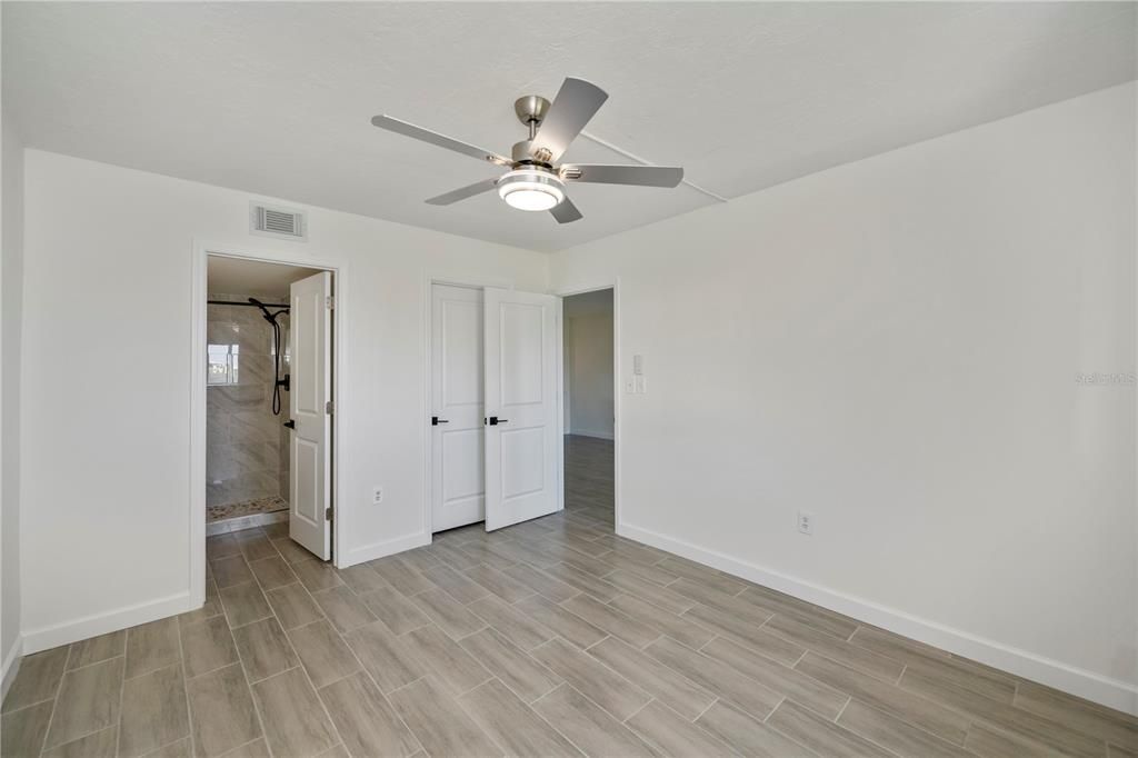 For Sale: $172,500 (2 beds, 2 baths, 886 Square Feet)