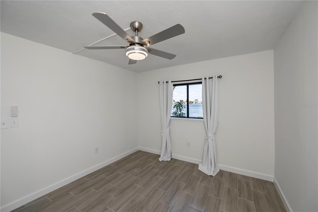 For Sale: $172,500 (2 beds, 2 baths, 886 Square Feet)