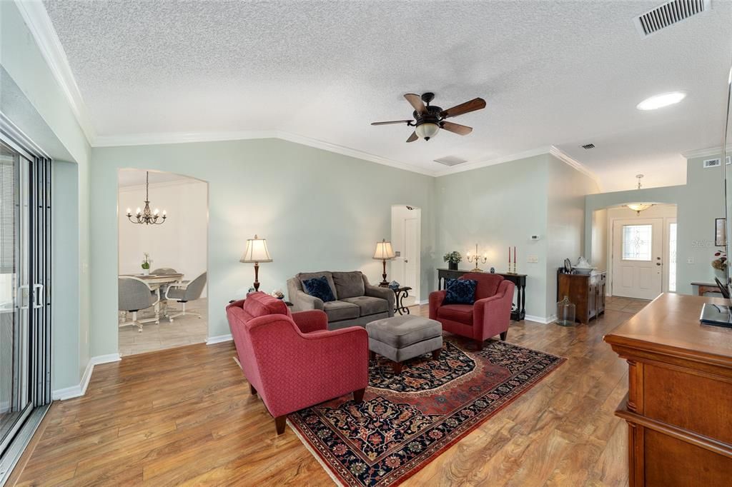 For Sale: $374,500 (3 beds, 2 baths, 1512 Square Feet)