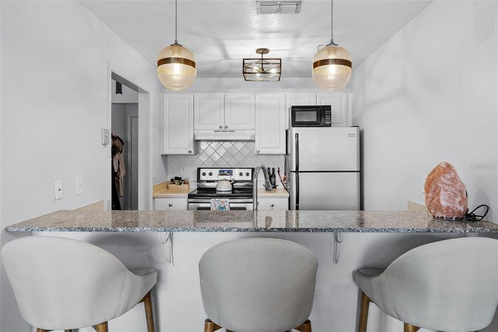 KITCHEN ADJOINS FAMILY ROOM