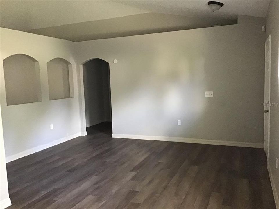 For Rent: $1,925 (3 beds, 2 baths, 1559 Square Feet)