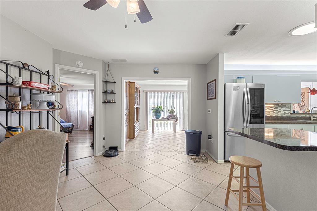 For Sale: $289,999 (2 beds, 2 baths, 1652 Square Feet)