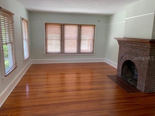 For Rent: $3,200 (2 beds, 1 baths, 1440 Square Feet)