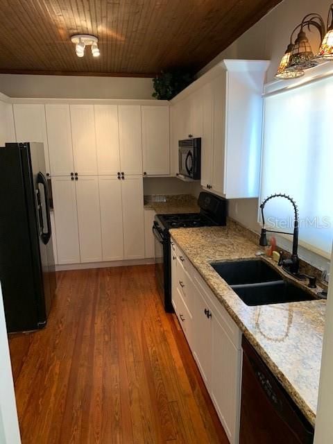 For Rent: $3,200 (2 beds, 1 baths, 1440 Square Feet)